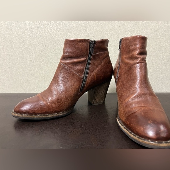 Paul Green Womens 7 UK 9US Booties Stella Stacked Heel Fashion Leather Classic - Picture 2 of 11